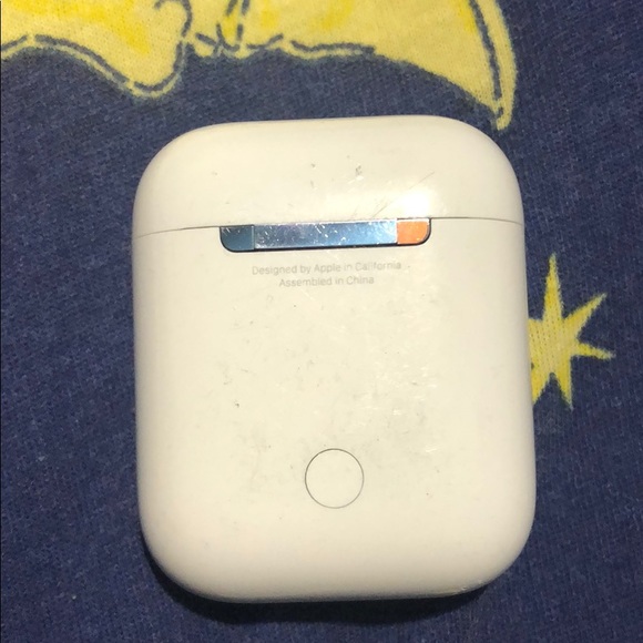 AirPod case - Picture 2 of 4